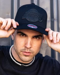 Mitchell & Ness Los Angeles Lakers Black & Black Team Logo Snapback Cap